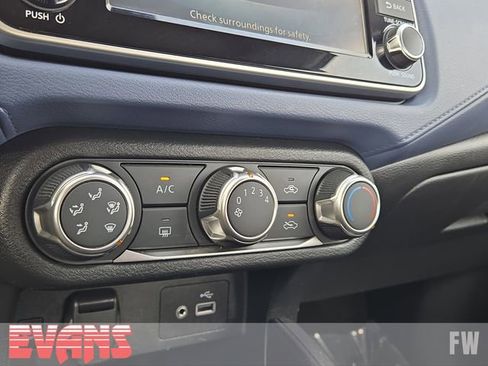 Used 2023 Nissan Versa SV image 8