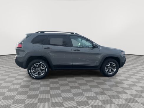 Used 2019 Jeep Cherokee Trailhawk w/ Cold Weather Group image 9