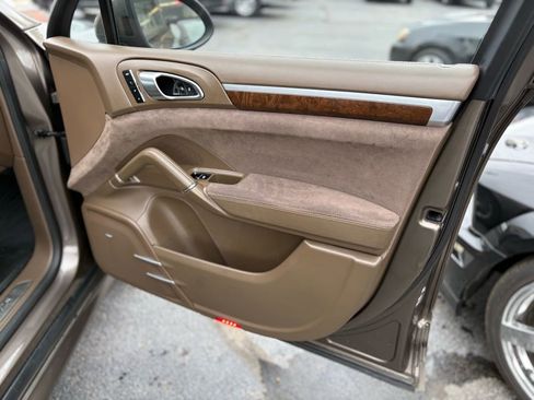 Used 2014 Porsche Cayenne GTS AWD/4WD image 20