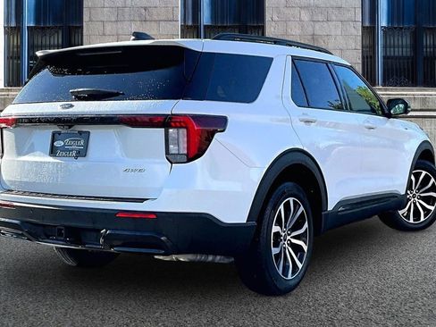 Used 2025 Ford Explorer ST-Line AWD/4WD image 11