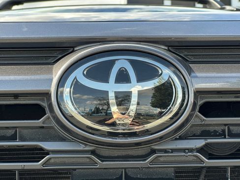 Used 2023 Toyota RAV4 XLE Premium image 39