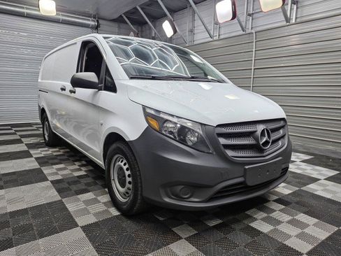 Used 2021 Mercedes-Benz Metris image 4