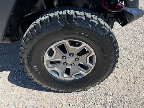 Used 2016 Jeep Wrangler Unlimited Rubicon w/ Connectivity Group AWD/4WD image 12