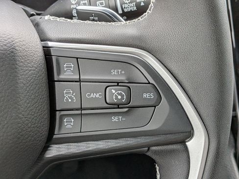 New 2025 Jeep Grand Cherokee Altitude image 15