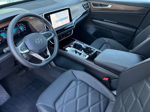New 2026 Volkswagen Atlas SE FWD image 8