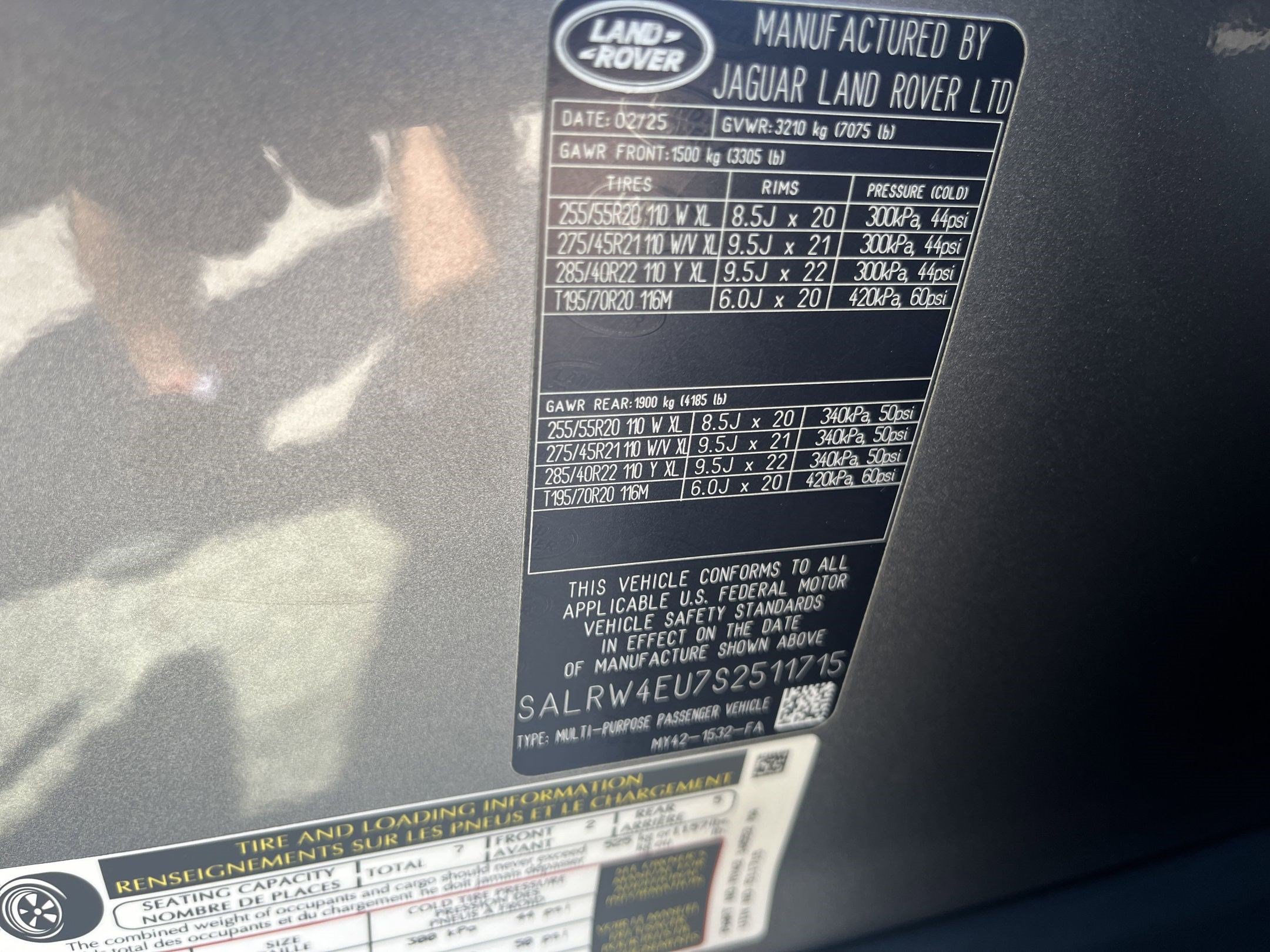 Used 2025 Land Rover Discovery Metropolitan Edition AWD/4WD image 19