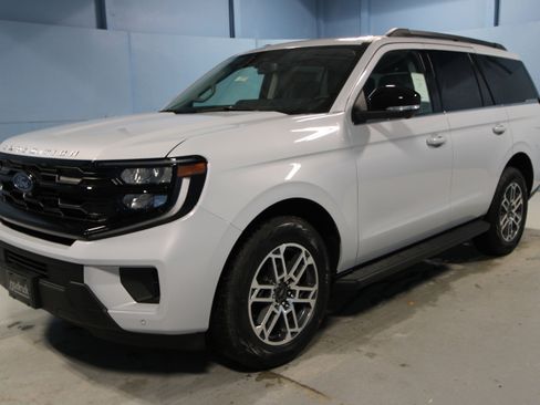 New 2026 Ford Expedition Active image 25