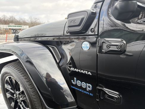 Used 2023 Jeep Wrangler Sahara w/ Cold Weather Group image 32