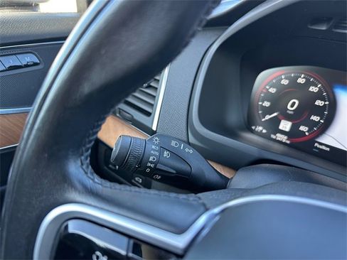 Used 2021 Volvo XC90 T6 Momentum w/ Climate Package image 25