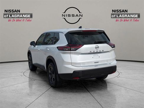 New 2026 Nissan Rogue SV image 7