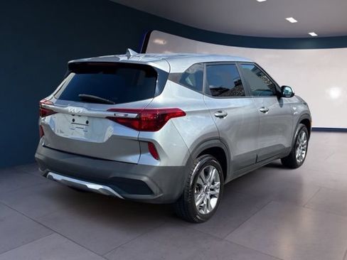 Used 2023 Kia Seltos LX AWD/4WD image 5