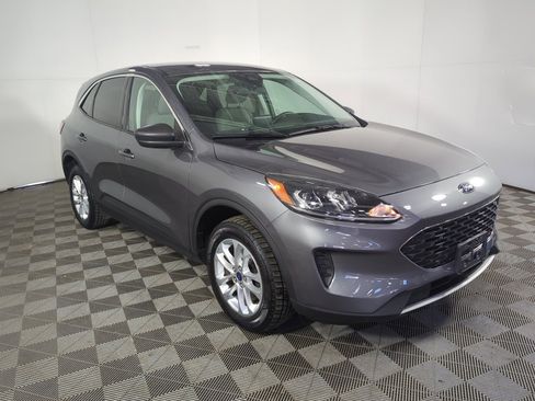 Used 2022 Ford Escape SE w/ Cold Weather Package image 2