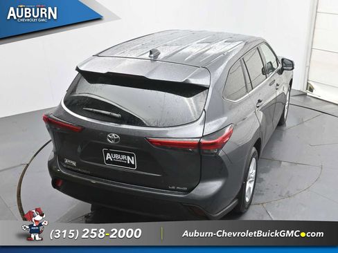 Used 2021 Toyota Highlander LE AWD/4WD image 33