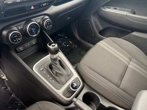 Certified 2023 Hyundai Venue SEL image 13