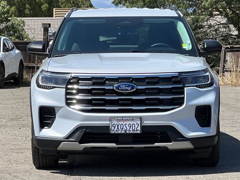 Used 2026 Ford Explorer Active RWD image 9