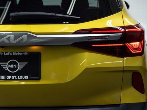 Used 2023 Kia Seltos SX w/ SX Sunroof Package image 8