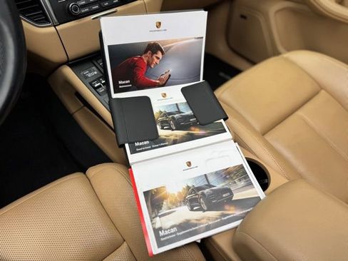 Used 2018 Porsche Macan image 16
