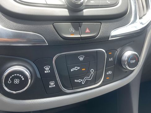 Used 2023 Chevrolet Equinox LS w/ LS Convenience Package FWD image 34