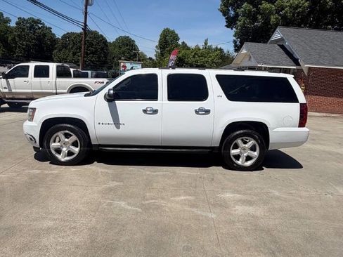 Used 2008 Chevrolet Suburban LTZ w/ LTZ Preferred Equipment Group AWD/4WD image 2