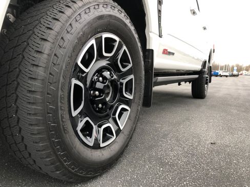 Used 2025 Ford F250 Platinum w/ Platinum Plus Package image 23