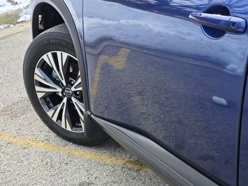 Used 2023 Nissan Rogue SV image 16