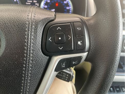 Certified 2017 Toyota Highlander LE AWD/4WD image 23