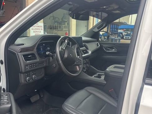 Used 2022 Chevrolet Tahoe Z71 w/ Luxury Package AWD/4WD image 6