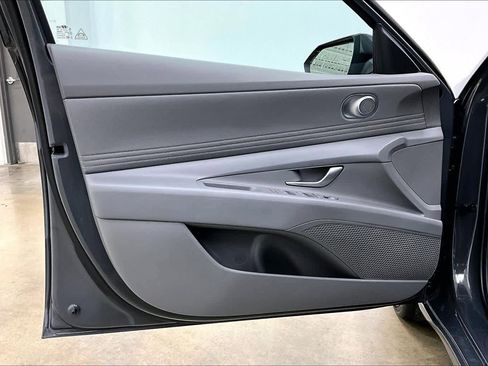 Used 2025 Hyundai Elantra SEL image 26