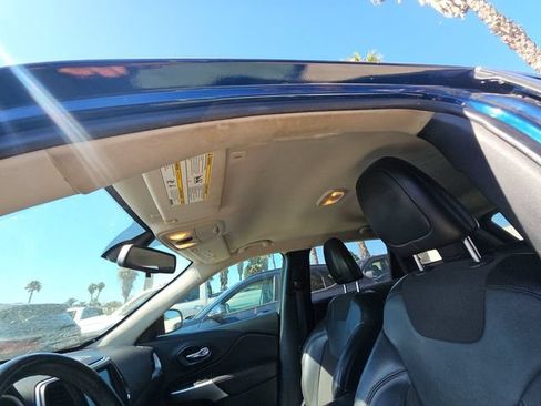 Used 2018 Jeep Cherokee Latitude Plus FWD image 9
