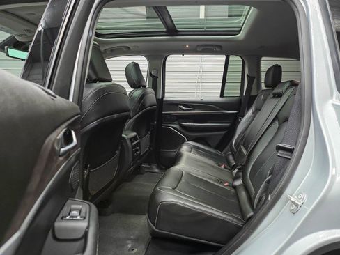 Used 2022 Jeep Grand Cherokee Limited 4xe w/ Luxury Tech Group II AWD/4WD image 15
