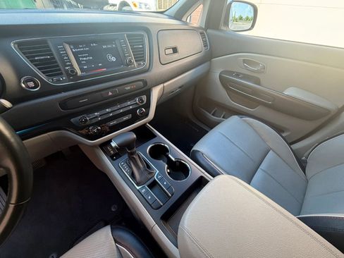 Used 2021 Kia Sedona EX image 18