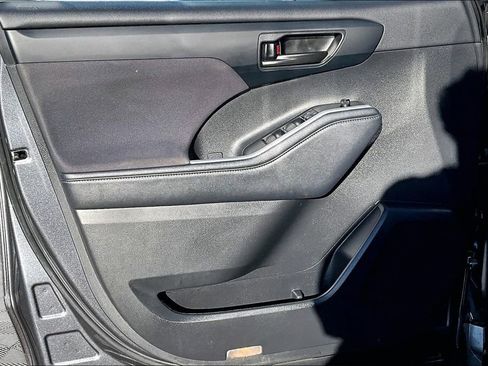 Used 2024 Toyota Highlander LE image 22