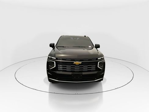 Used 2025 Chevrolet Suburban High Country AWD/4WD image 3