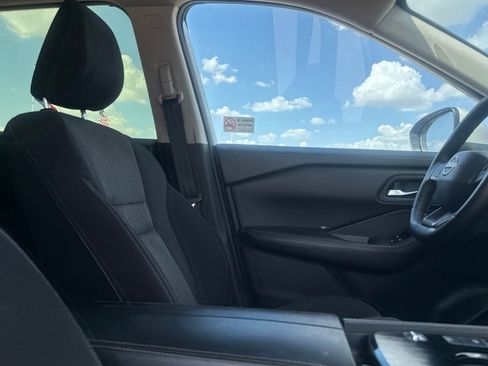Certified 2025 Nissan Rogue SV FWD image 30