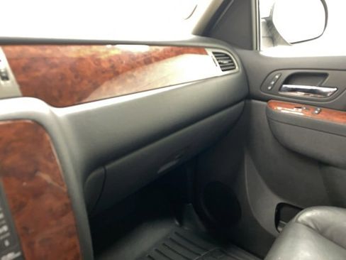 Used 2013 Chevrolet Avalanche LTZ image 21