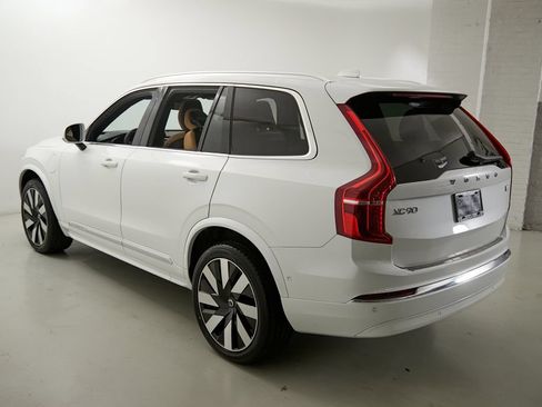 Certified 2023 Volvo XC90 T8 Ultimate w/ Lounge Package AWD/4WD image 7