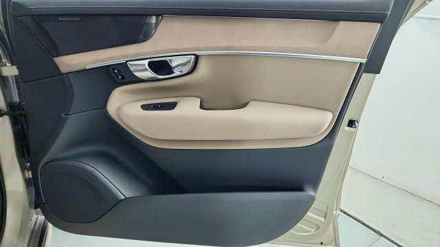New 2026 Volvo XC90 T8 Plus w/ Protection Package Premier AWD/4WD image 40