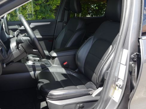 Certified 2025 Ford Escape Platinum AWD/4WD image 29