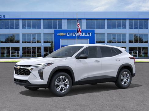 New 2026 Chevrolet Trax LS image 2