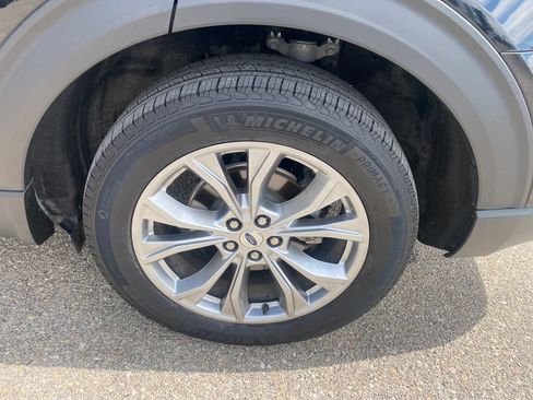 Used 2024 Ford Explorer XLT w/ Equipment Group 202A AWD/4WD image 25