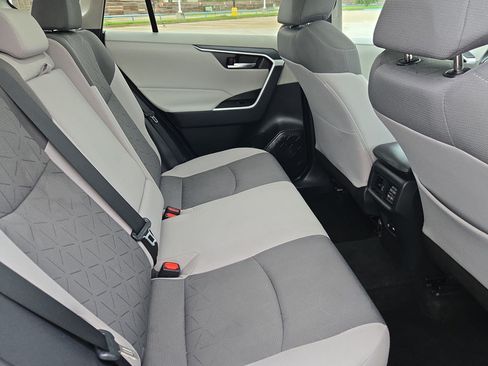 Used 2021 Toyota RAV4 XLE w/ Convenience Package FWD image 30