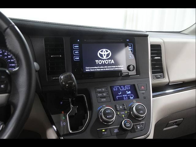 Used 2017 Toyota Sienna XLE Premium AWD/4WD image 9