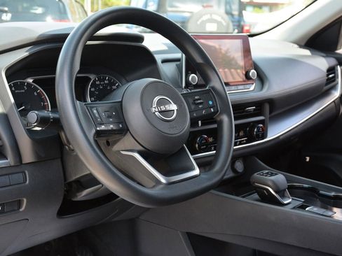 Used 2024 Nissan Rogue SV AWD/4WD image 11