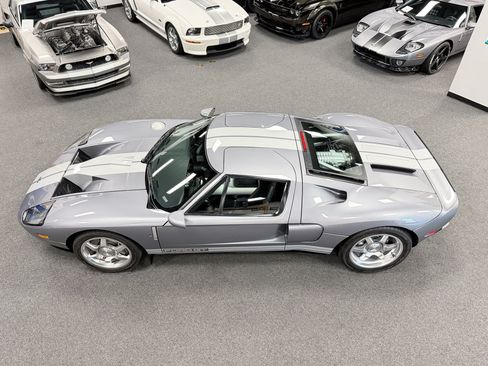 Used 2006 Ford GT RWD image 9