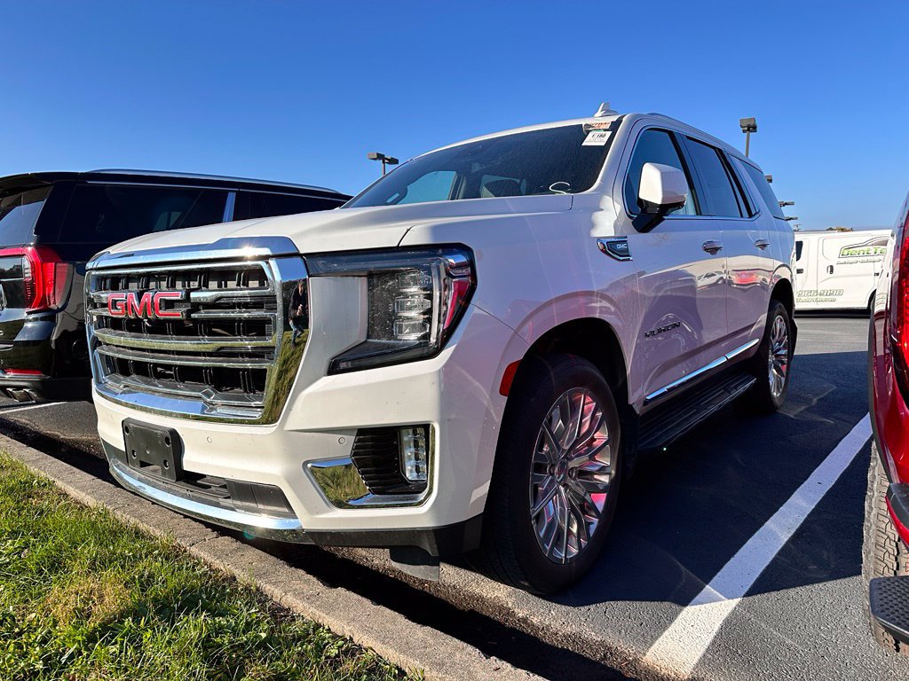 Used 2023 GMC Yukon SLT w/ SLT Luxury Package AWD/4WD image 2