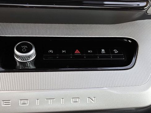 Used 2025 Ford Expedition Active AWD/4WD image 34