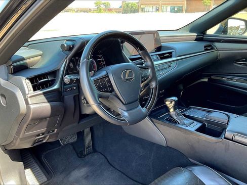 Used 2020 Lexus ES 350 w/ Luxury Package image 2
