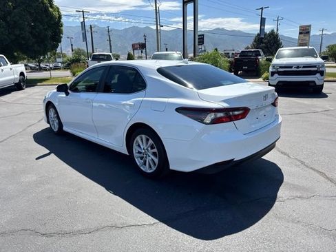 Used 2022 Toyota Camry LE w/ Carpet Mat Package (TMS) FWD image 5