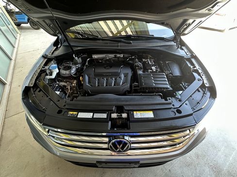 Used 2022 Volkswagen Tiguan SE w/ Panoramic Sunroof Package image 42