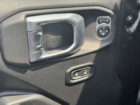 Used 2019 Jeep Wrangler Unlimited Sport S AWD/4WD image 17